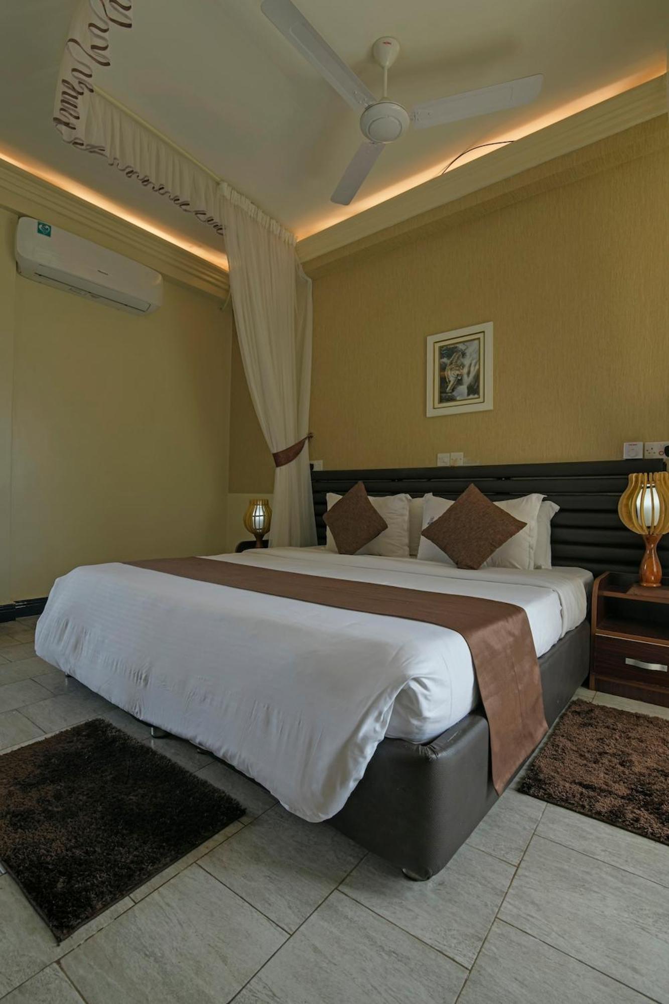 Hoima Buffalo Hotel & Business Hub Ltd エクステリア 写真